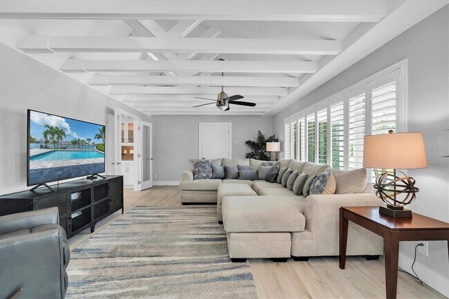 Building Photo - 6440 3rd Palm Point