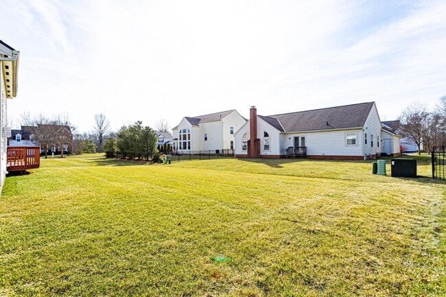 Building Photo - 5830 Prospect Ln