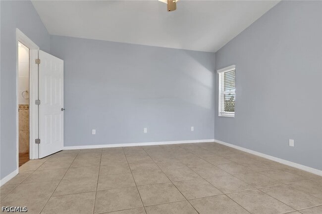 Building Photo - 5013 SW 16th Pl