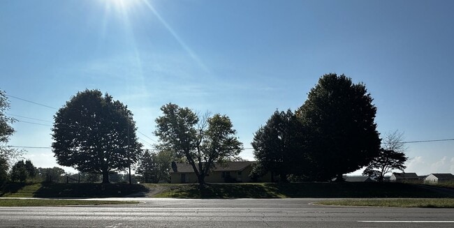 Building Photo - **Move-In Special !! 3 bed/ 2 bath rancher...