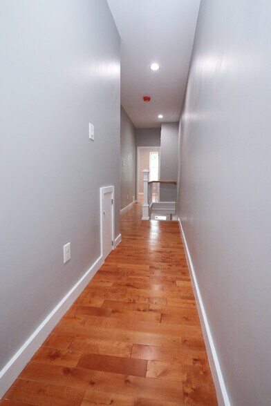 Building Photo - 3831 N Sydenham St