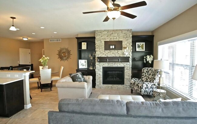 Building Photo - Centennial Pointe West