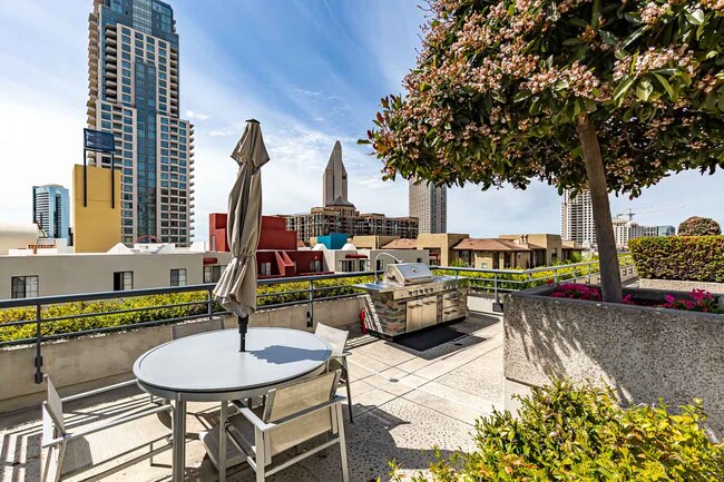 Building Photo - 700 Front St