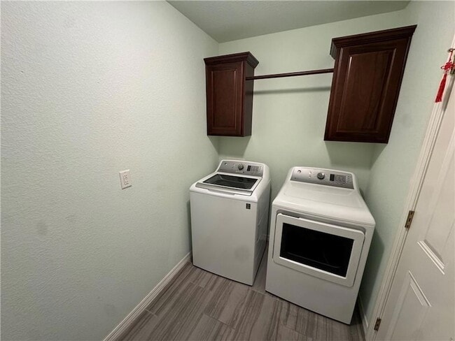 Building Photo - 4849 W Oldham Dr