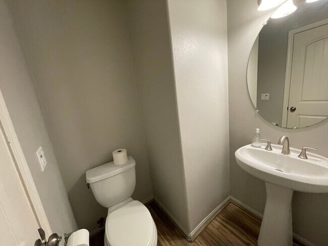 Building Photo - Spacious Chula Vista Home | 2 Car Garage | Pools, Gym & Tennis Courts
