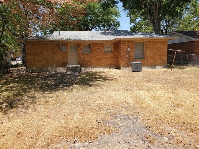 Building Photo - 1604 Crestridge Dr