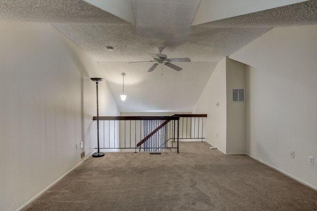 Building Photo - 92 Tulip Ln