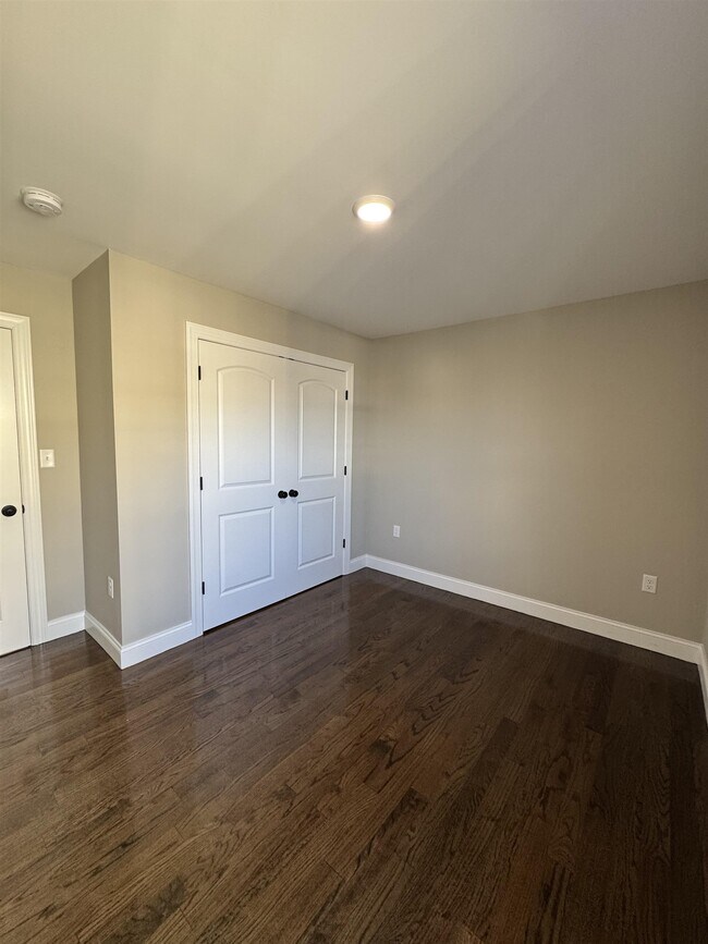 Building Photo - 515 Walnut St