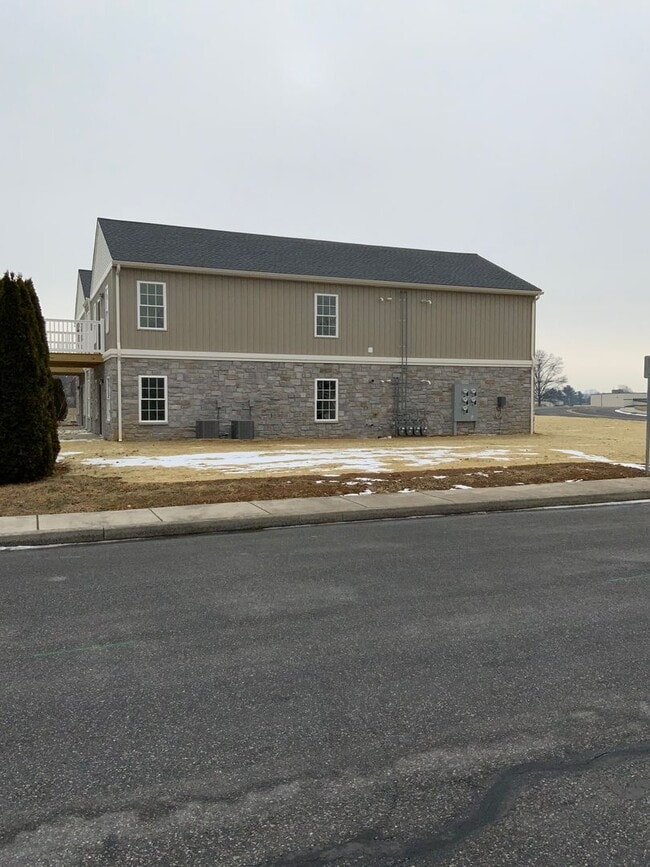 Building Photo - 200 Larkspur Ln