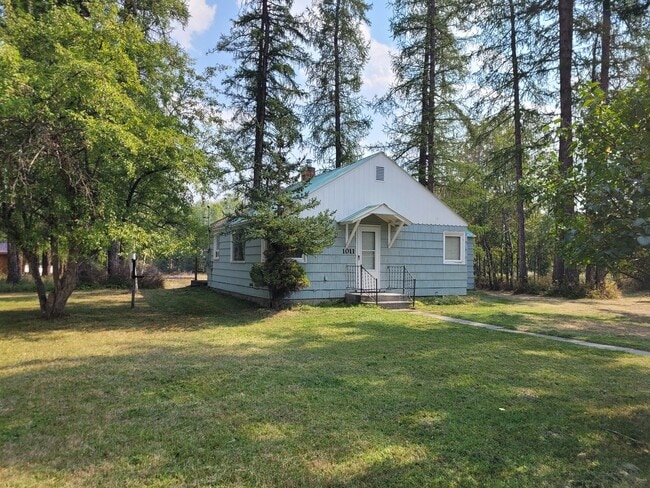 Building Photo - Great 3 bedroom, 2 bath home