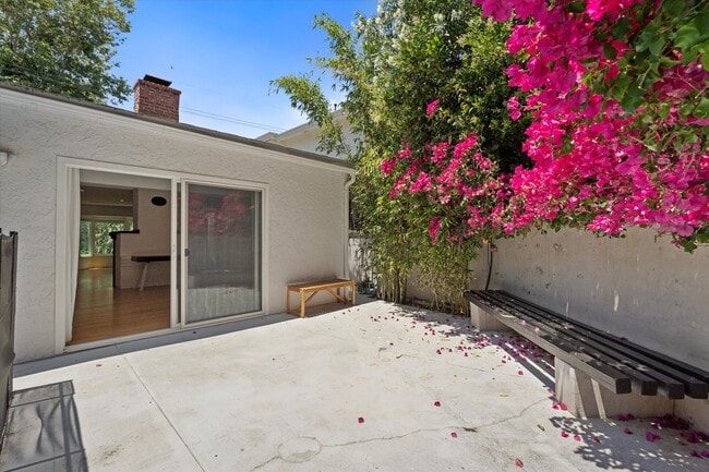 Building Photo - This beautifully updated 4-Bed, 2-Bath Home in Glenoaks Canyon is now available!