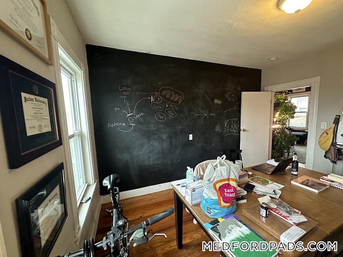 Building Photo - 9 Medford St