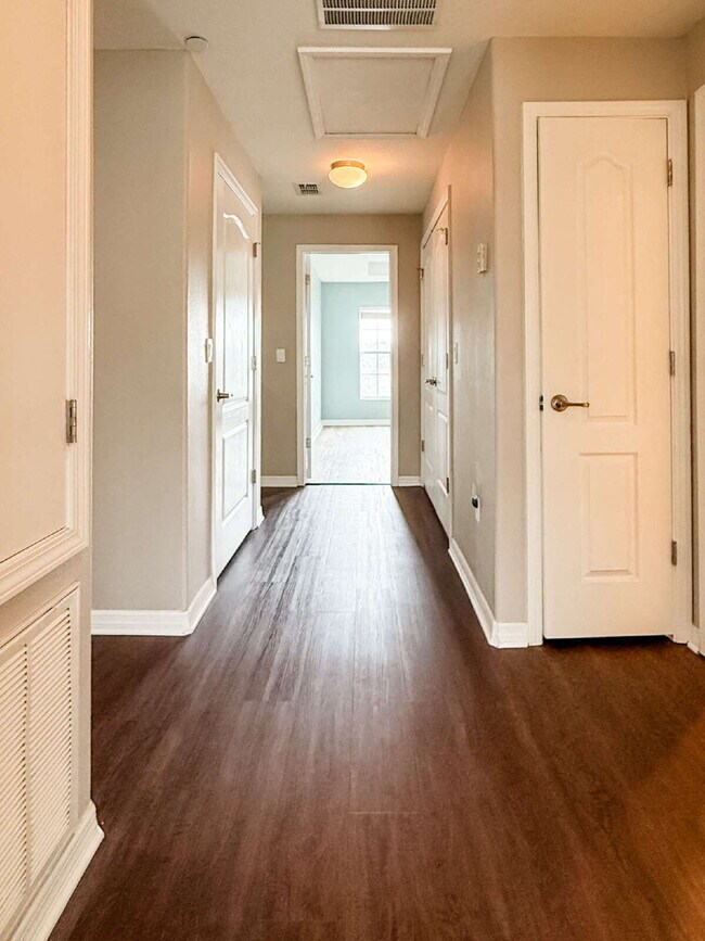 Building Photo - 10144 Arbor Run Dr