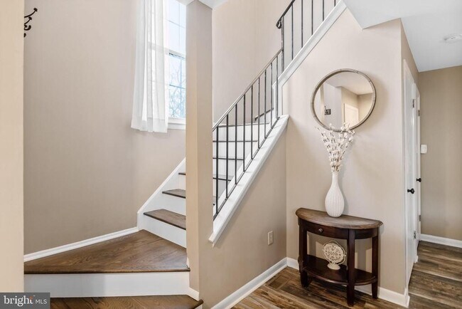 Building Photo - 44 Burgundy Dr