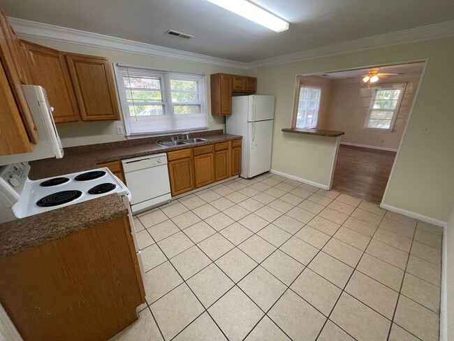 Building Photo - 3br House close to campus FOR RENT - FALL 2026 PRELEASE