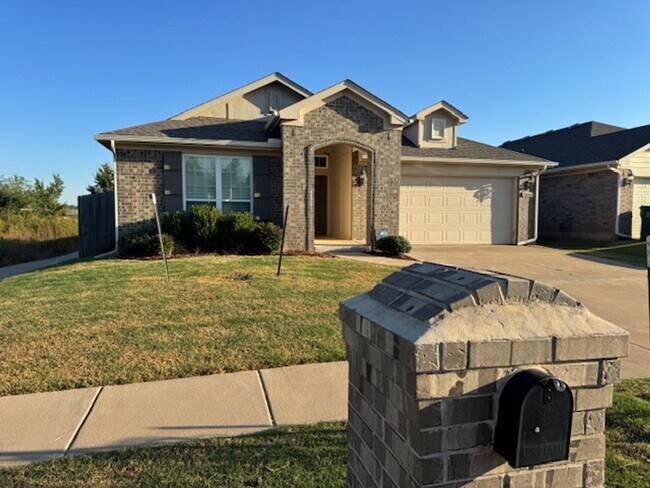 Building Photo - Storm shelter, All Appliances and security system with monitoring! 4 bed, 2 bath 2 car garage!
