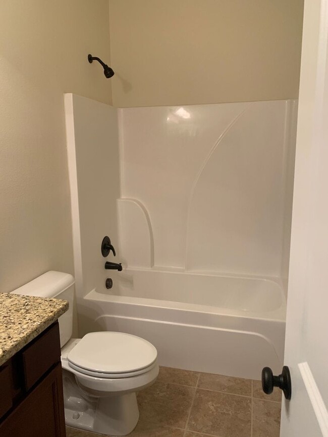 Building Photo - Beautiful 3 bedroom 2 bath home in