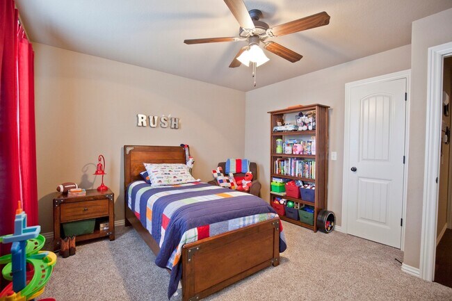 Building Photo - ***1804 SW Sequoia***