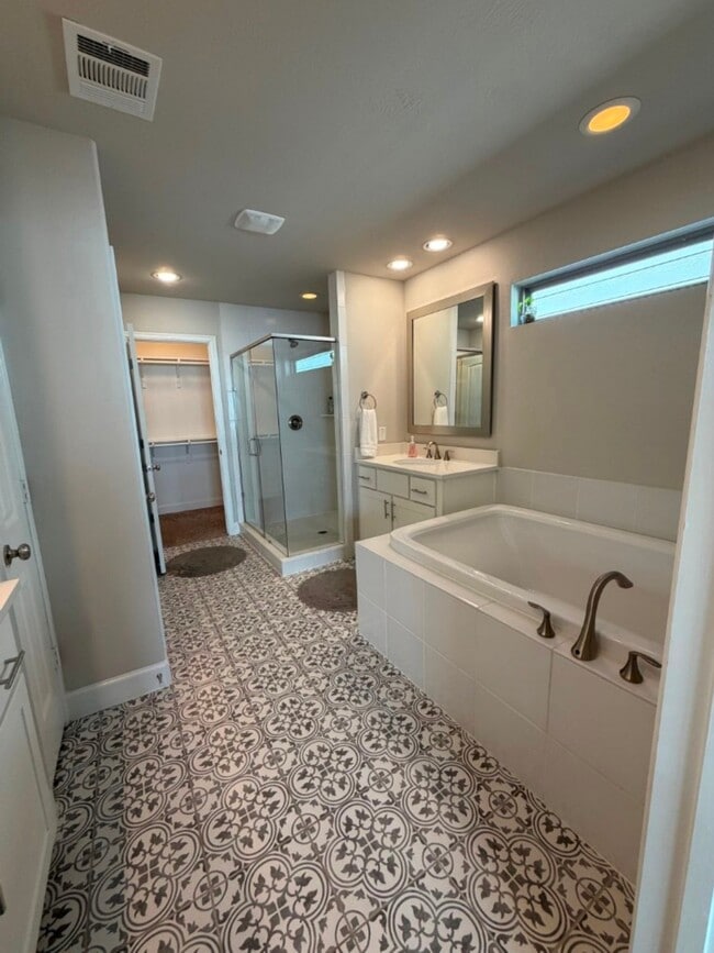 Building Photo - 4610 Center St