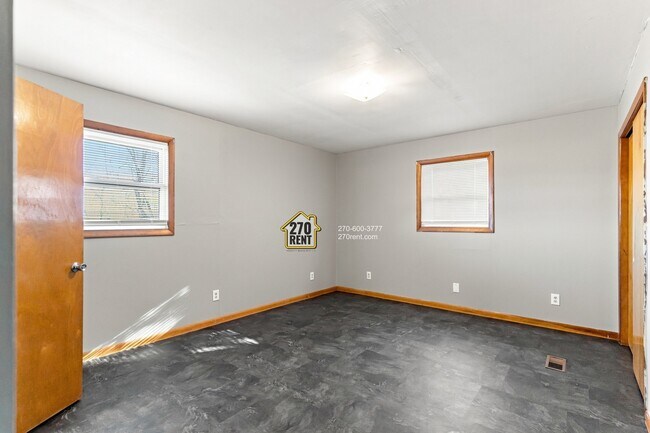 Building Photo - 1361 Old State Rd