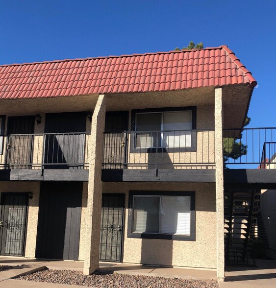 Building Photo - 700 W University Dr