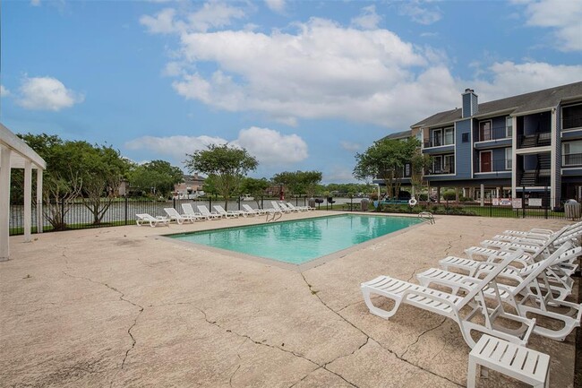 Building Photo - 18511 Egret Bay Blvd