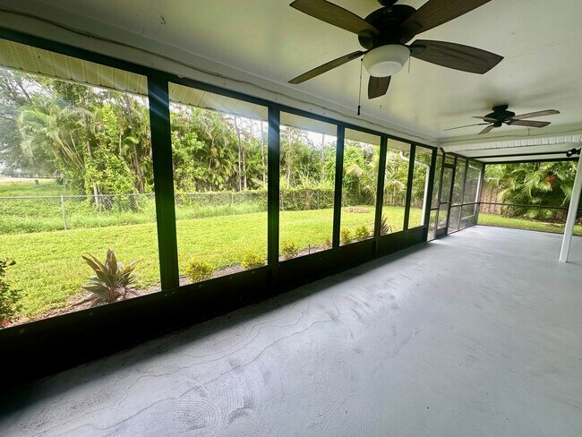 Building Photo - 3 Bedroom/ 2 Bath Fenced in Home for rent ...