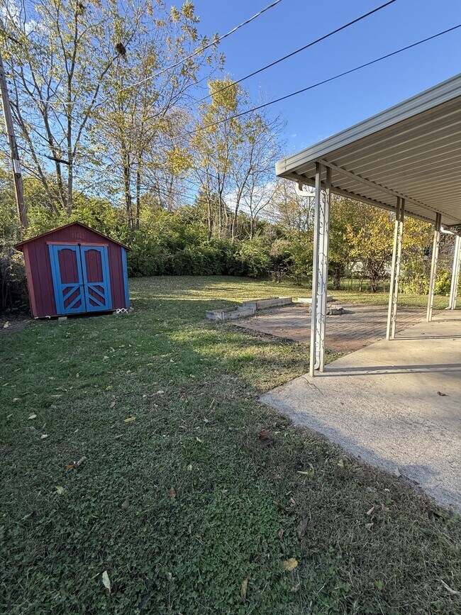 Building Photo - 1242 Sanford Dr