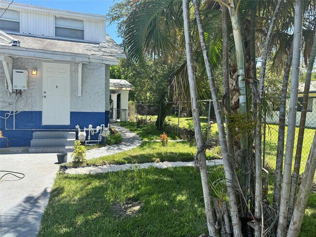 Building Photo - 1947 Madison St