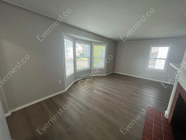 Building Photo - 2820 Winsted Dr