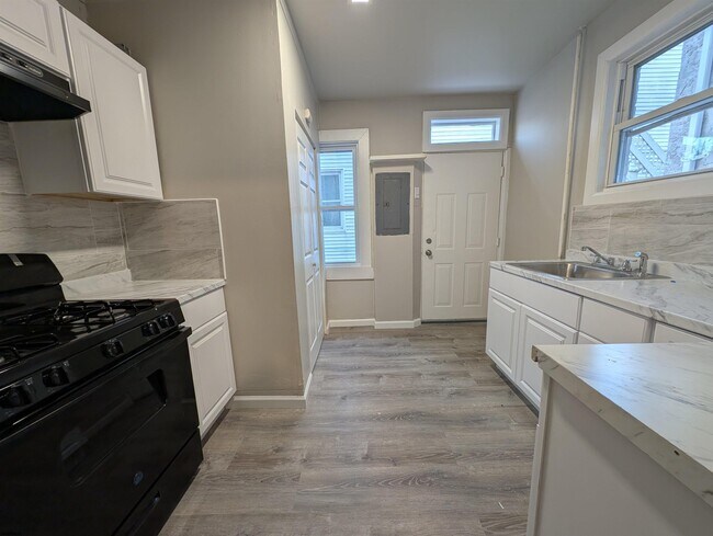 Building Photo - 2002 Grant Ave