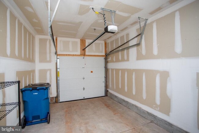 Building Photo - 233 Lewis Fisher Dr