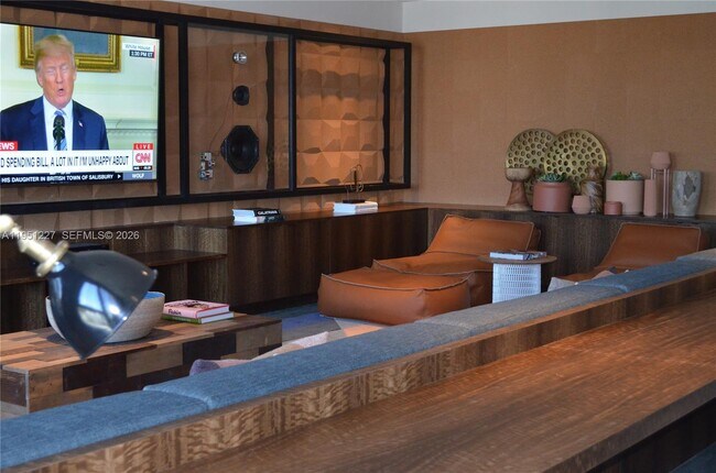 Building Photo - 121 NE 34th St