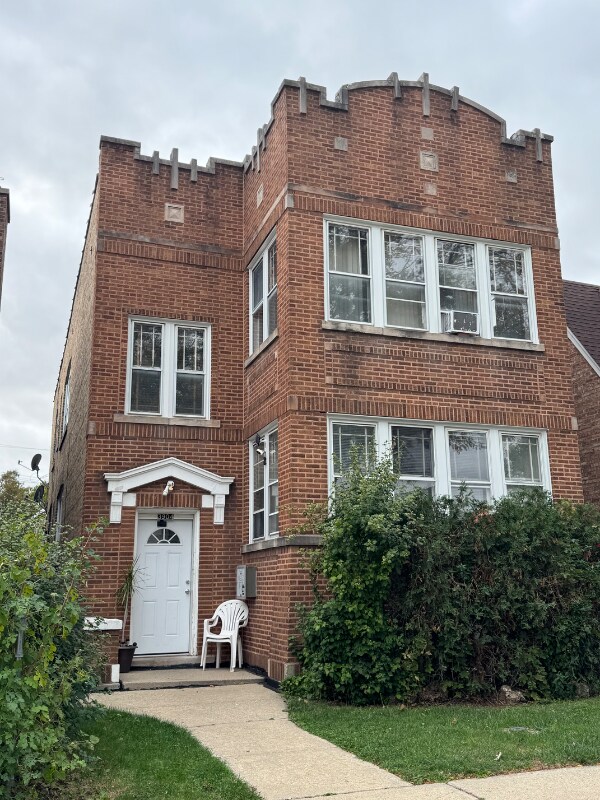 Building Photo - 3904 N Nora Ave