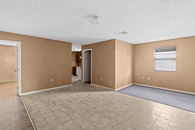 Building Photo - 2200 Peach Ave