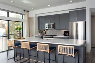 Building Photo - Move-in Special: $0 Fees + $1000 Off!