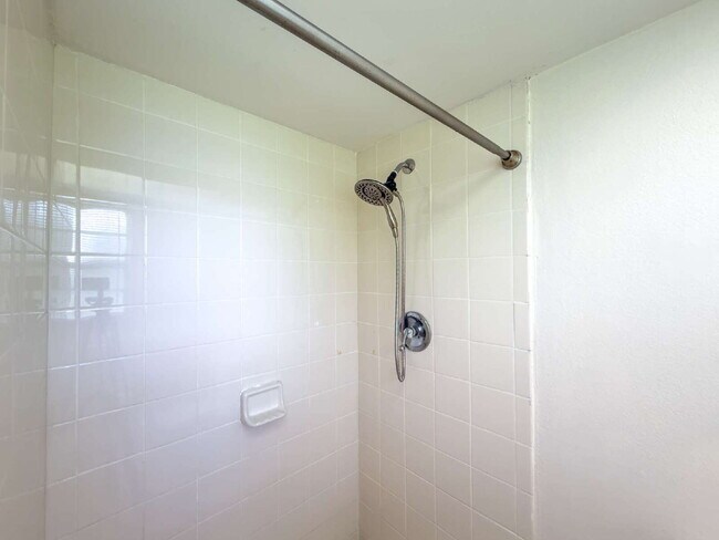 Building Photo - Available for immediate occupancy!