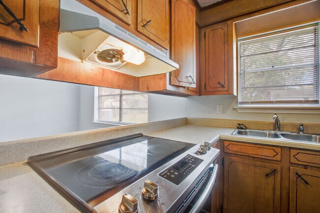 Building Photo - 1908 Swift Ave