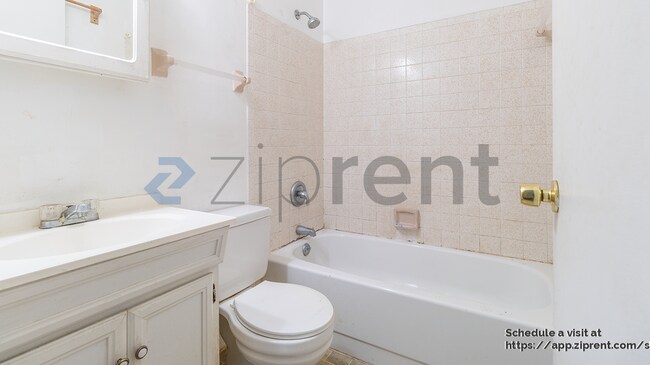 Building Photo - 604 Roselyn Ave