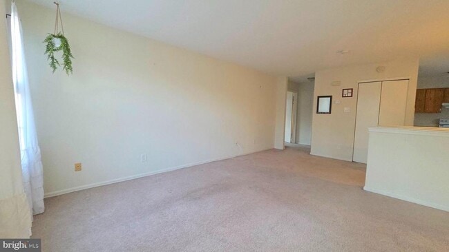 Building Photo - 853 E Fishers Creek Rd