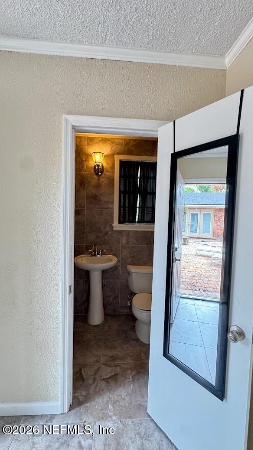 Building Photo - 5557 Floral Ave