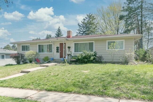 Building Photo - 6619 Franklin Ave