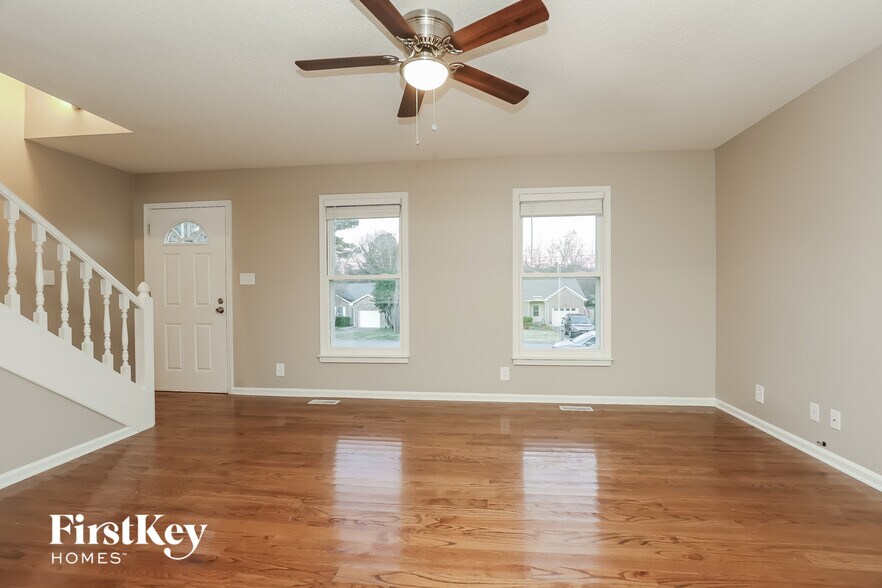 Building Photo - 161 Shady Maple Dr