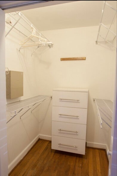 Building Photo - 1915 Walker Ave