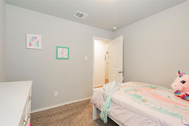Building Photo - 801 Meadow Creek Ln