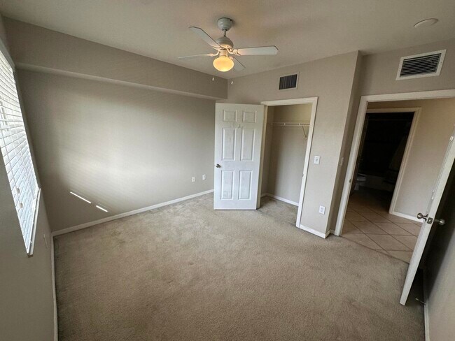 Building Photo - 6370 Emerald Dunes Dr