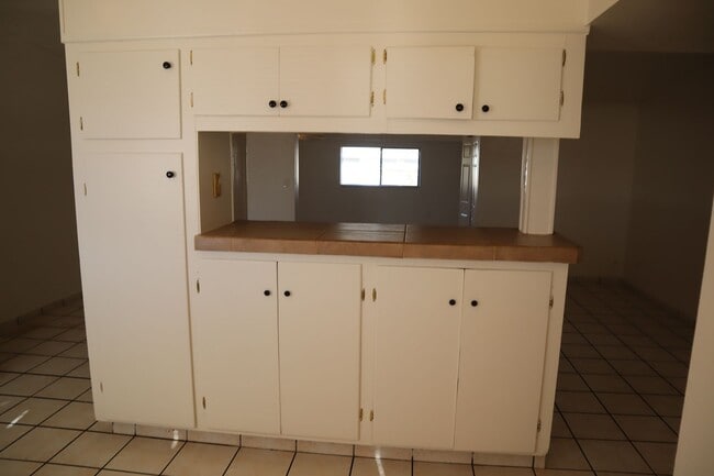 Building Photo - Great home Great price