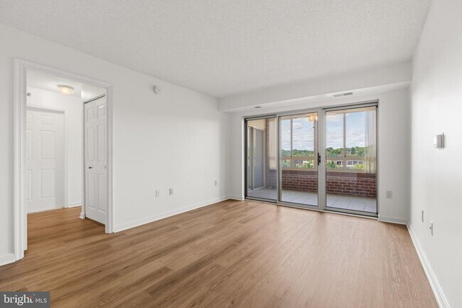 Building Photo - 2151 Jamieson Ave