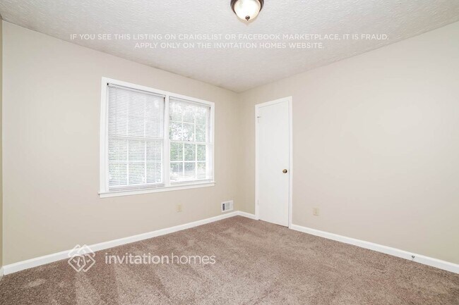 Building Photo - 104 Village Ct