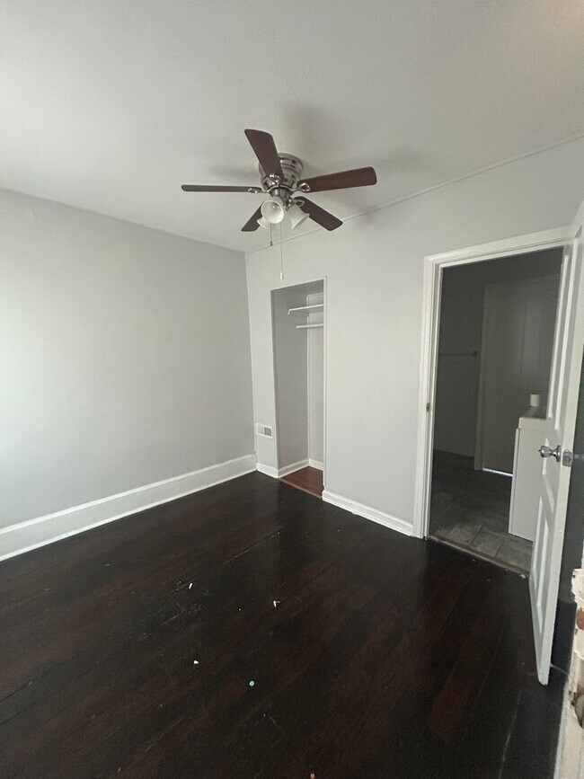 Building Photo - 222 Harris St